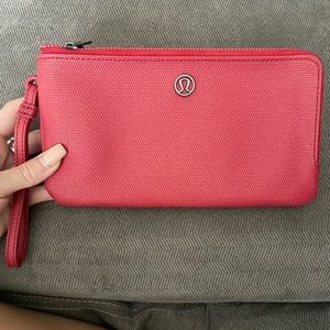 Lululemon Ted wristlet wallet